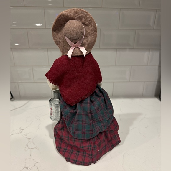 Vintage Byers Choice caroler The Milkmaid - Picture 6 of 6